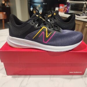 New Balance Womens Draft V2 Shoes Size 8